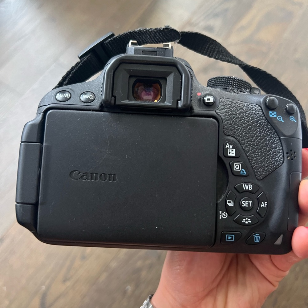 T5i camera bundle - Picture 3 of 4